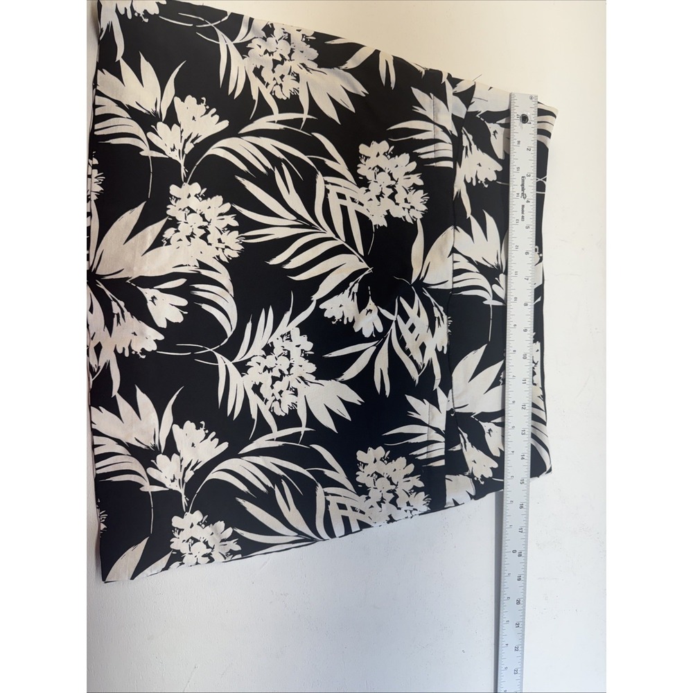 S.C. & Co. Women Black White Floral A-Line Skort Pockets Size Medium